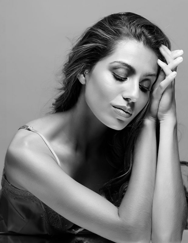 BW_portrait_arms_kalinafilm_boudoir